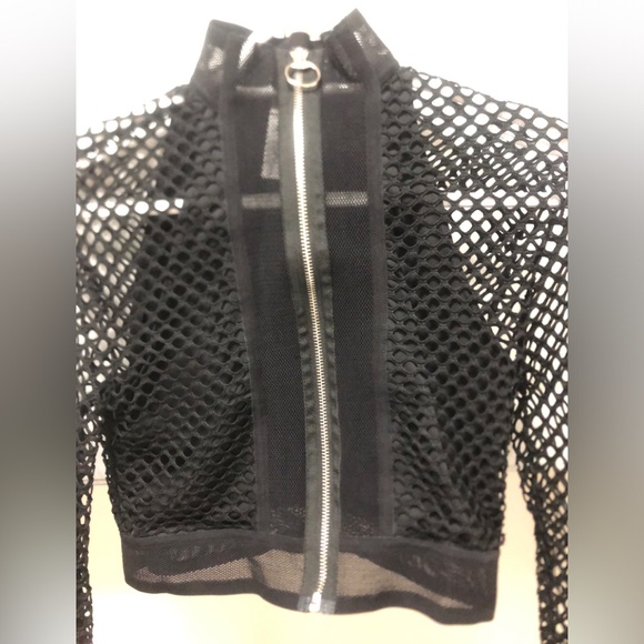 Mesh crop top - Picture 9 of 11